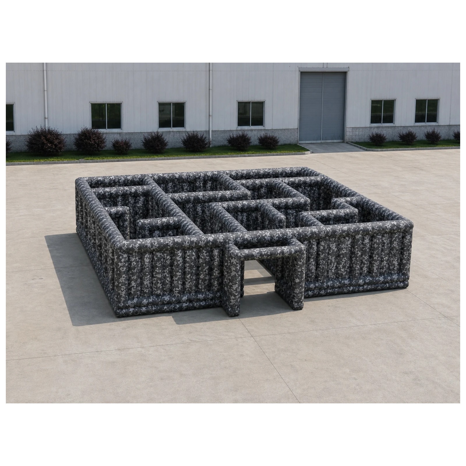 Outdoor Adventure Kids Party - Groot grijs camouflage opblaasbaar doolhof 8x8m